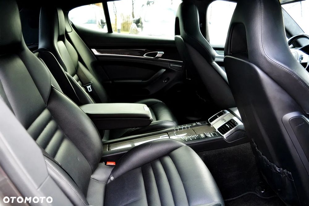 Porsche Panamera GTS - 30