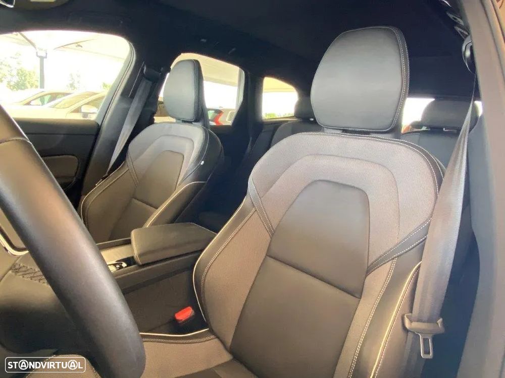 Volvo XC 60 2.0 T6 PHEV Black Edition AWD - 11