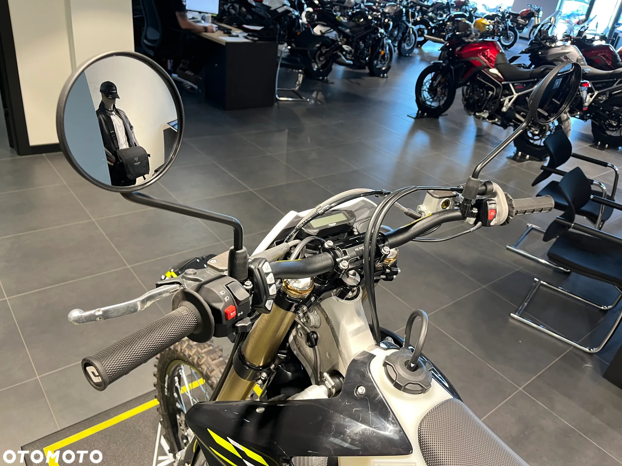 Triumph Inny - 7
