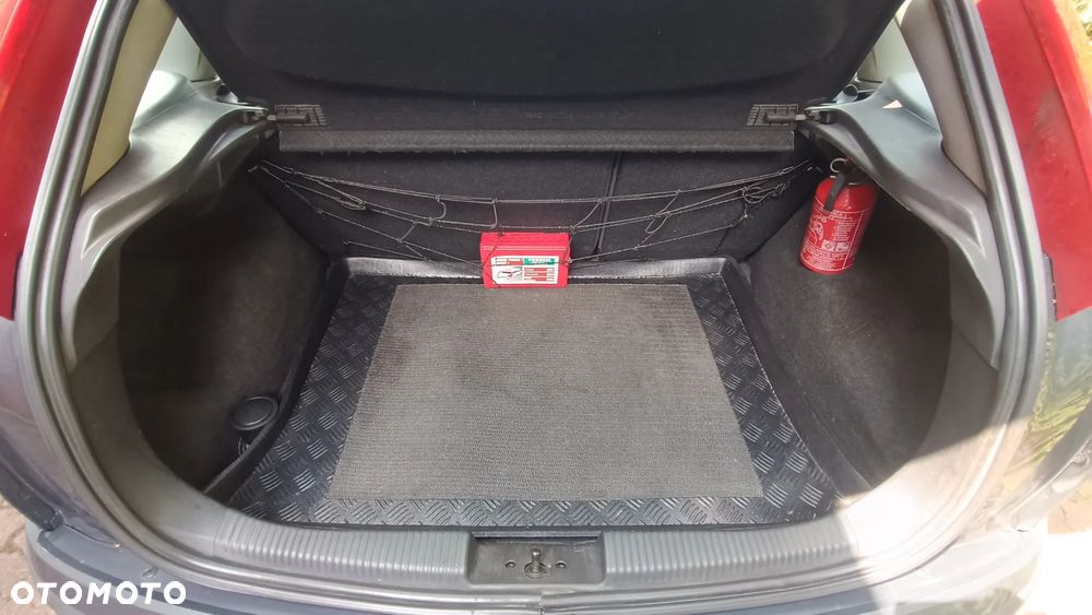 Ford Focus 1.8 FX - 8
