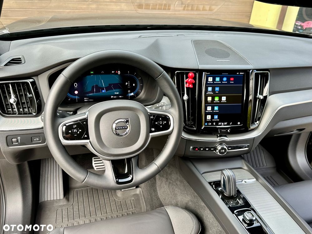 Volvo XC 60 B4 D AWD R-Design - 22