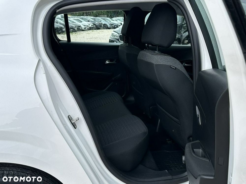 Peugeot 208 - 16