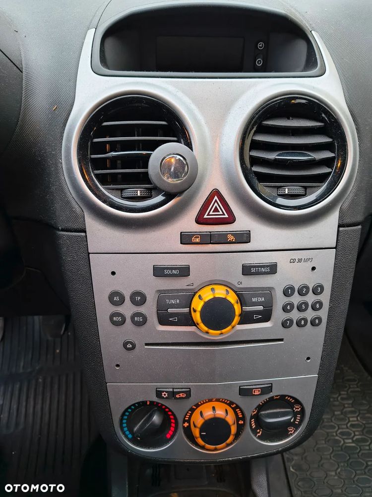 Opel Corsa 1.2 16V Essentia - 5