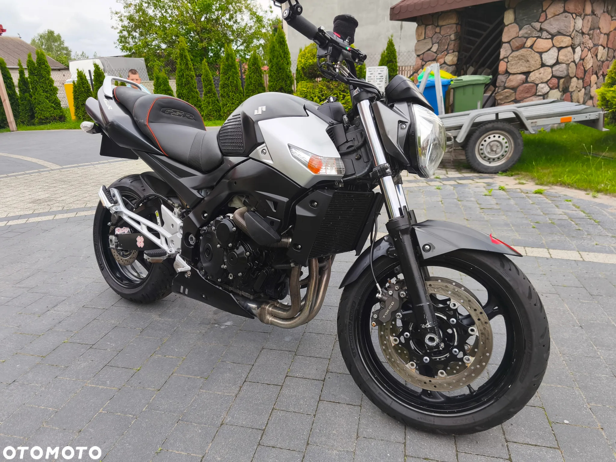Suzuki GSR - 3