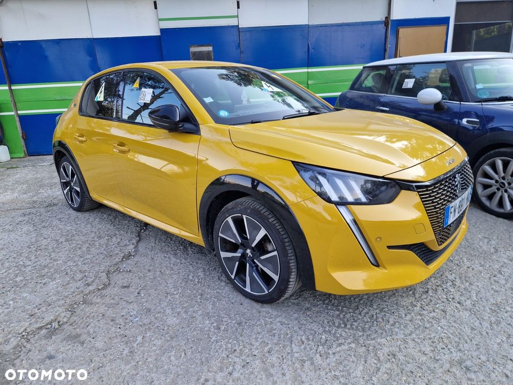 Peugeot 208 - 1