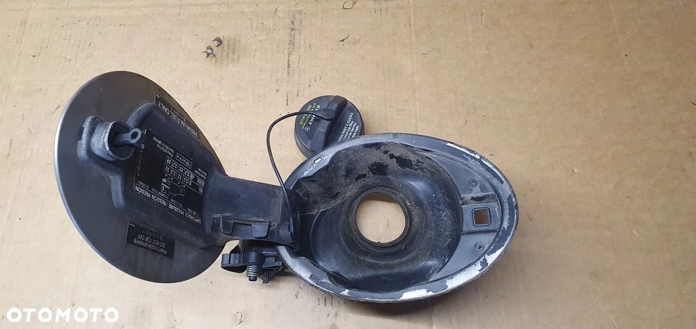 Klapka wlewu paliwa korek Mercedes ML W164 C723 A1646300267 - 5