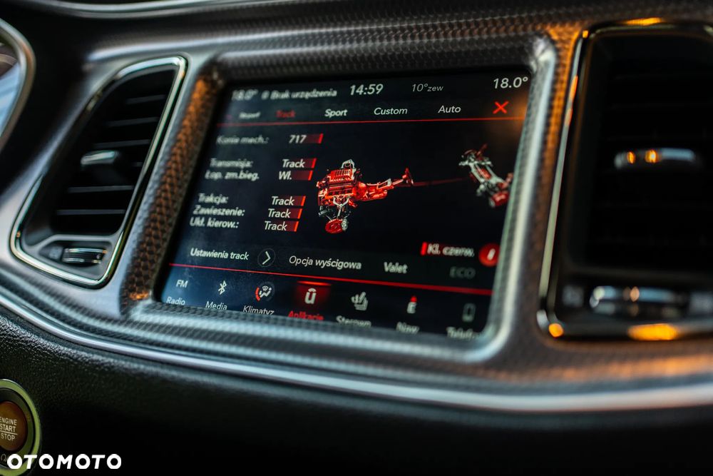 Dodge Challenger 6.2 Hellcat - 13