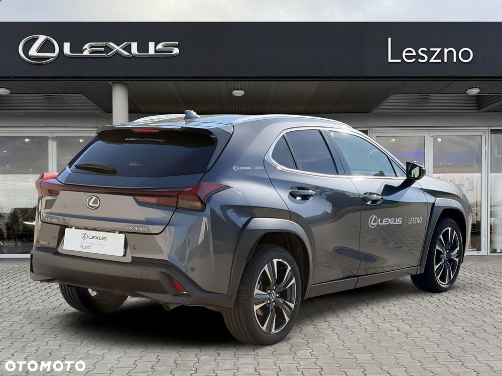 Lexus UX 300h Business - 3