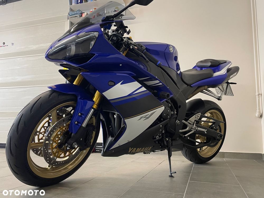 Yamaha R1 - 11