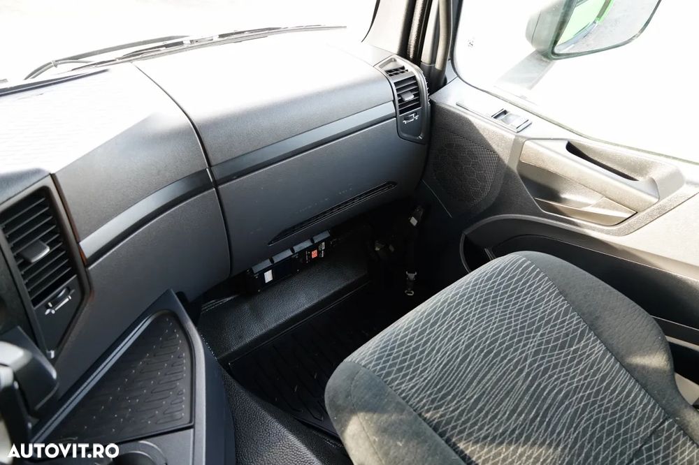 Mercedes-Benz OCS 3240 / 8x4 / LIVRARE - 7,2 M / + HIAB 211 HDS / RADIOCOMANDĂ / ROTATOARE / FURCĂ / PUNCT DE RIDICARE / EURO 6 - 29