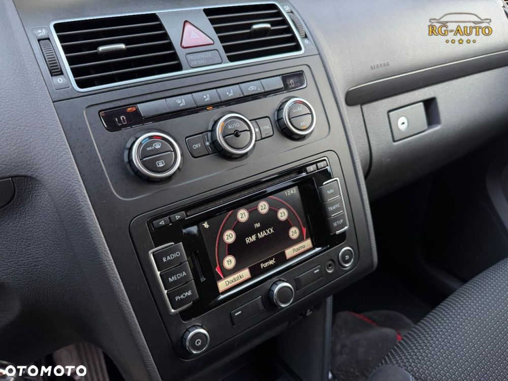 Volkswagen Touran - 33