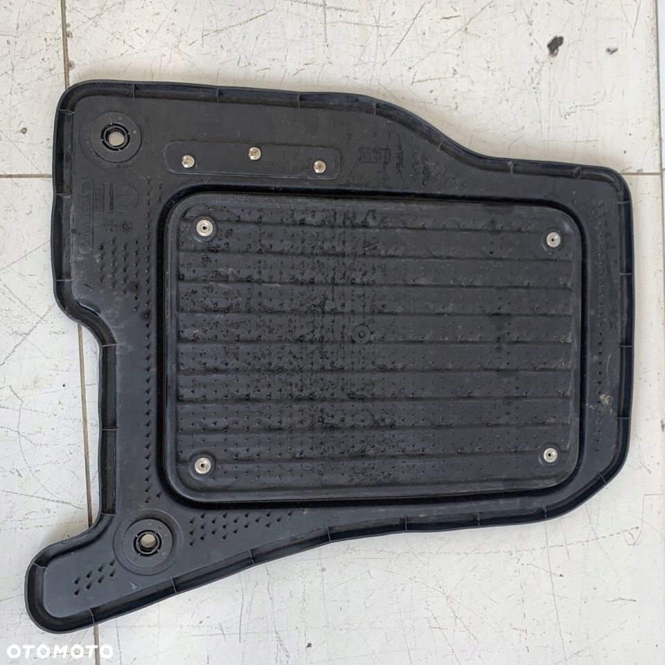 Dywaniki chodniczki oryginalne komplet 3szt DODGE RAM V 1500 LIMITED 21r - 5