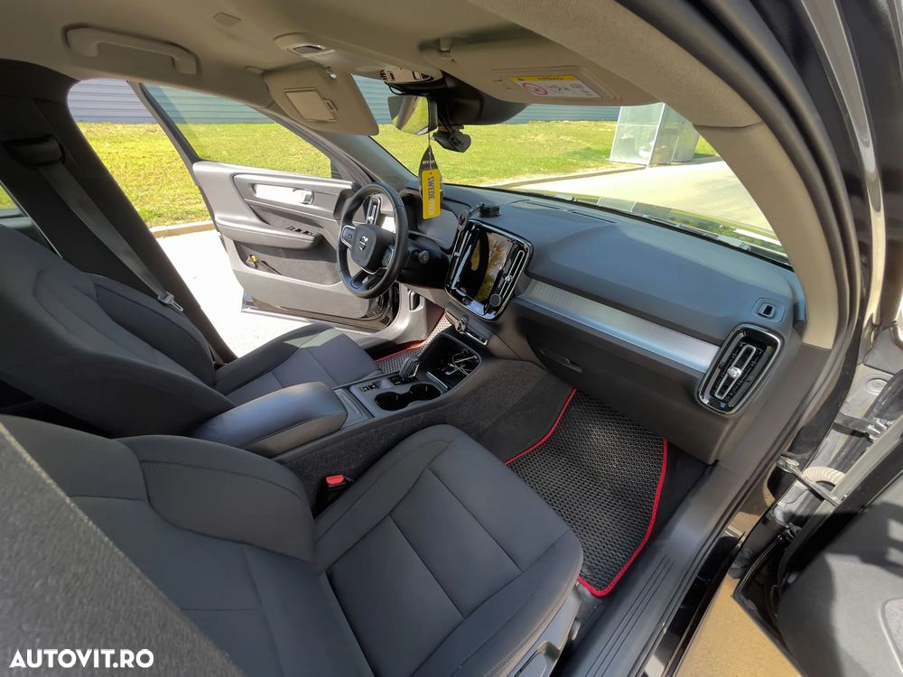 Volvo XC 40 B4 AT8 Mild Hybrid Momentum Pro - 13