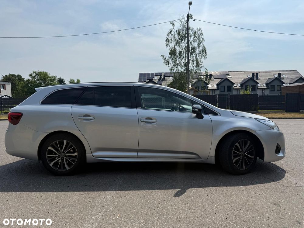 Toyota Avensis 1.8 Prestige MS - 8