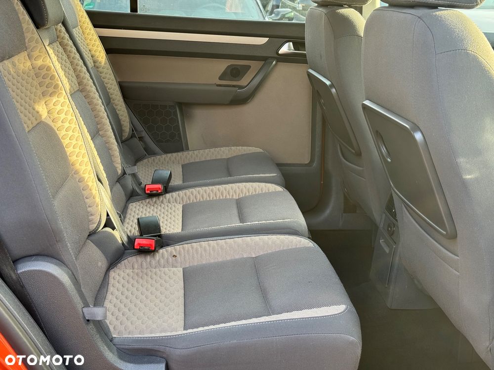 Volkswagen Touran - 17