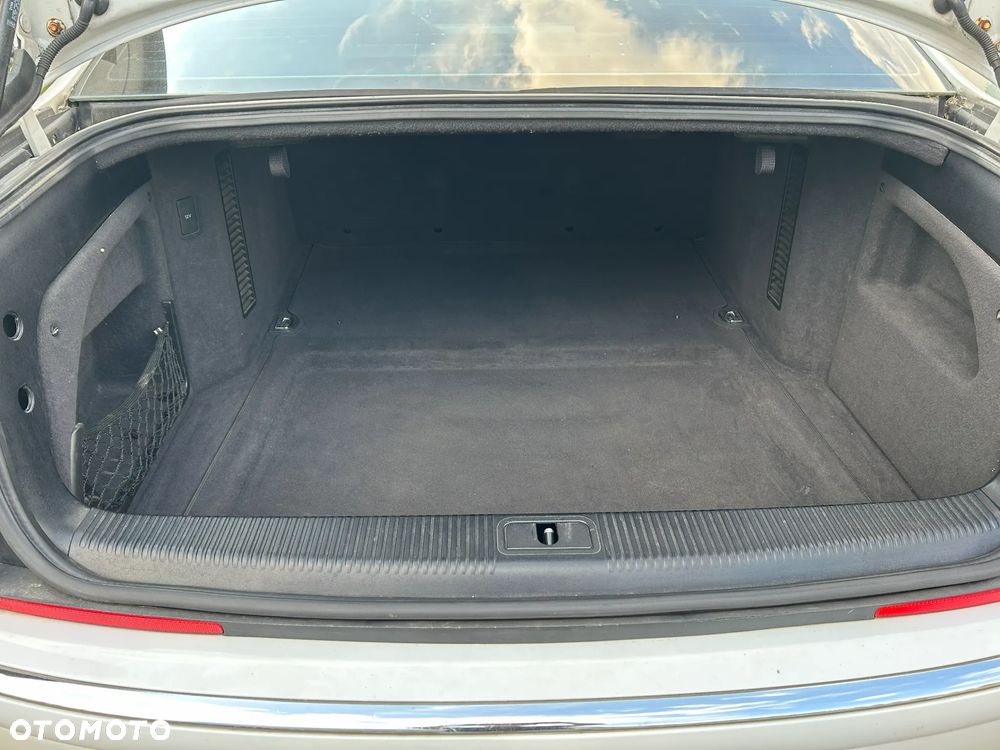 Audi A8 4.2 Quattro - 9