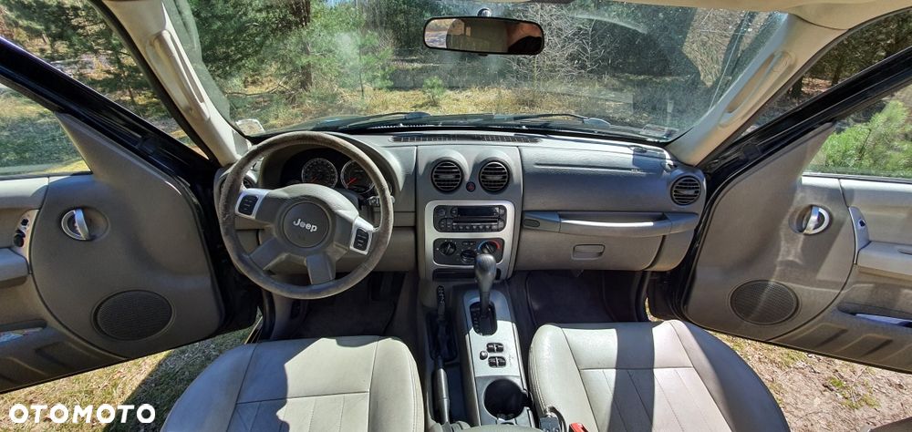 Jeep Liberty - 8