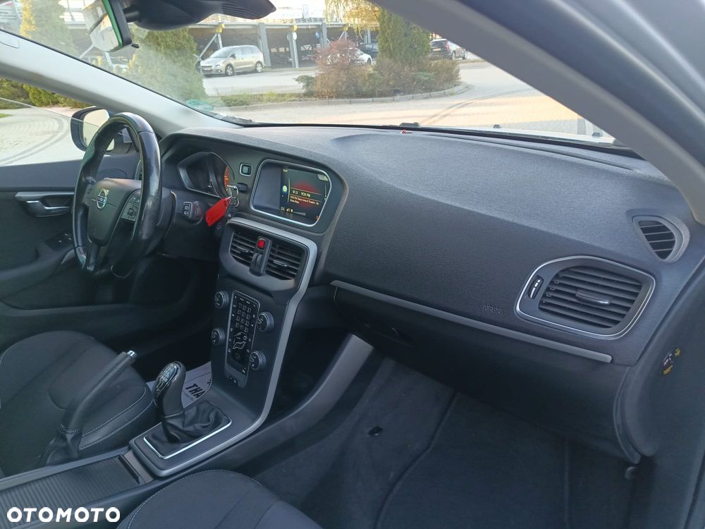 Volvo V40 D4 Momentum - 22