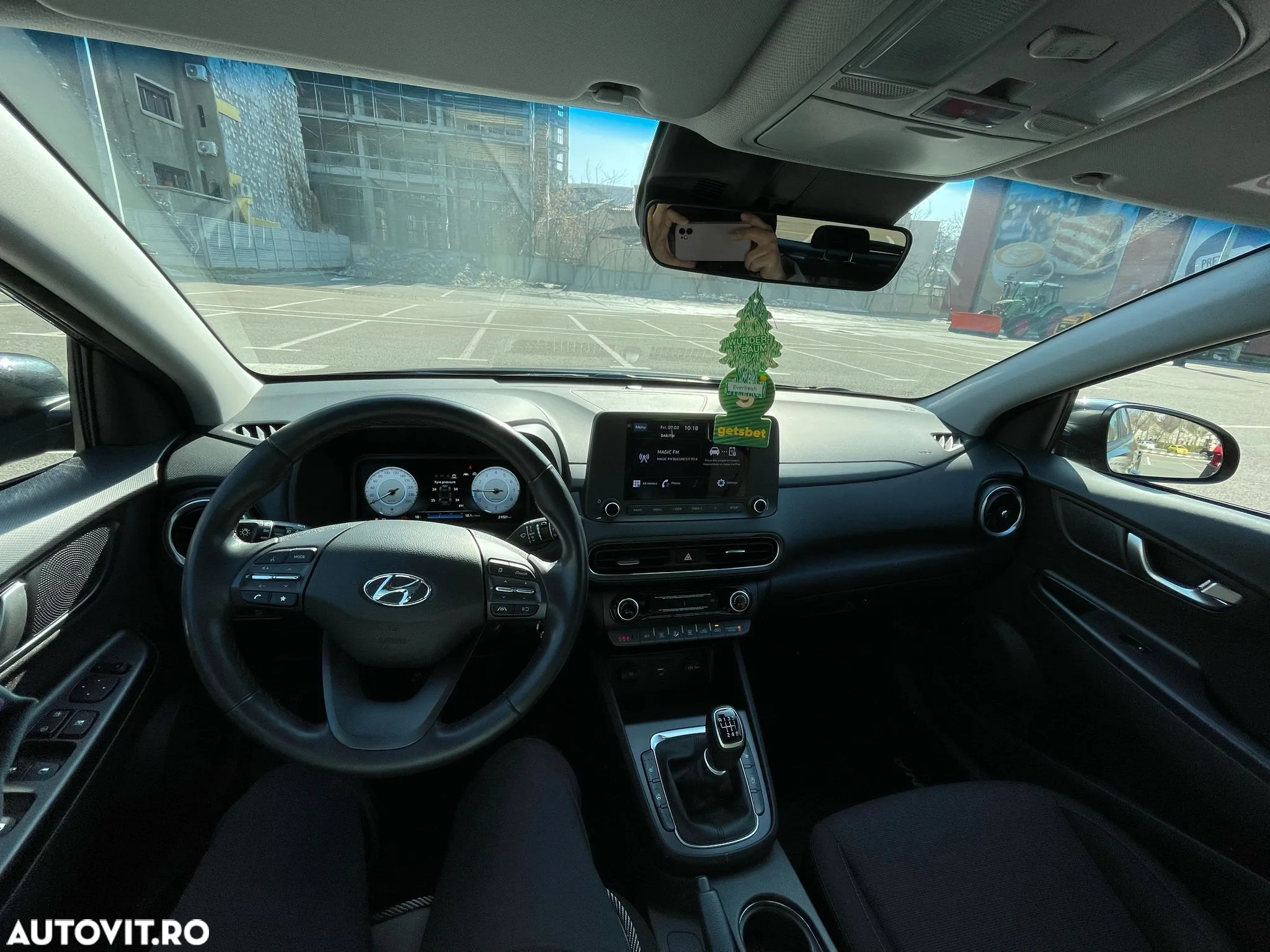 Hyundai KONA - 11