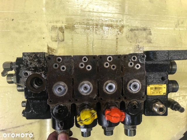 CAT TH 355 / TH 330 / TH 360 , TH 337 rozdzielacz hydrauliczny - 3
