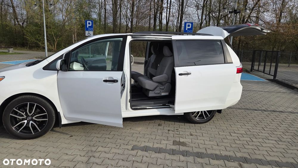 Toyota Sienna - 27