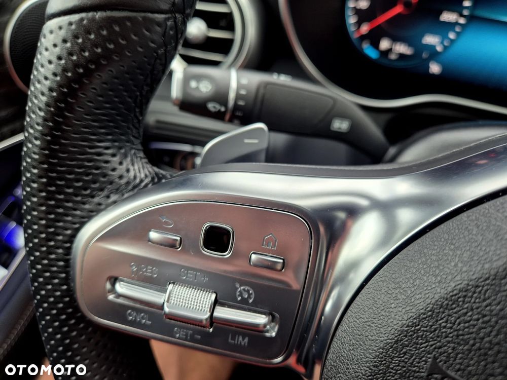 Mercedes-Benz GLC 220 d 4Matic 9G-TRONIC AMG Line - 24