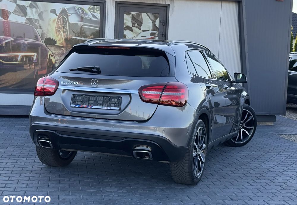 Mercedes-Benz GLA 200 7G-DCT - 8