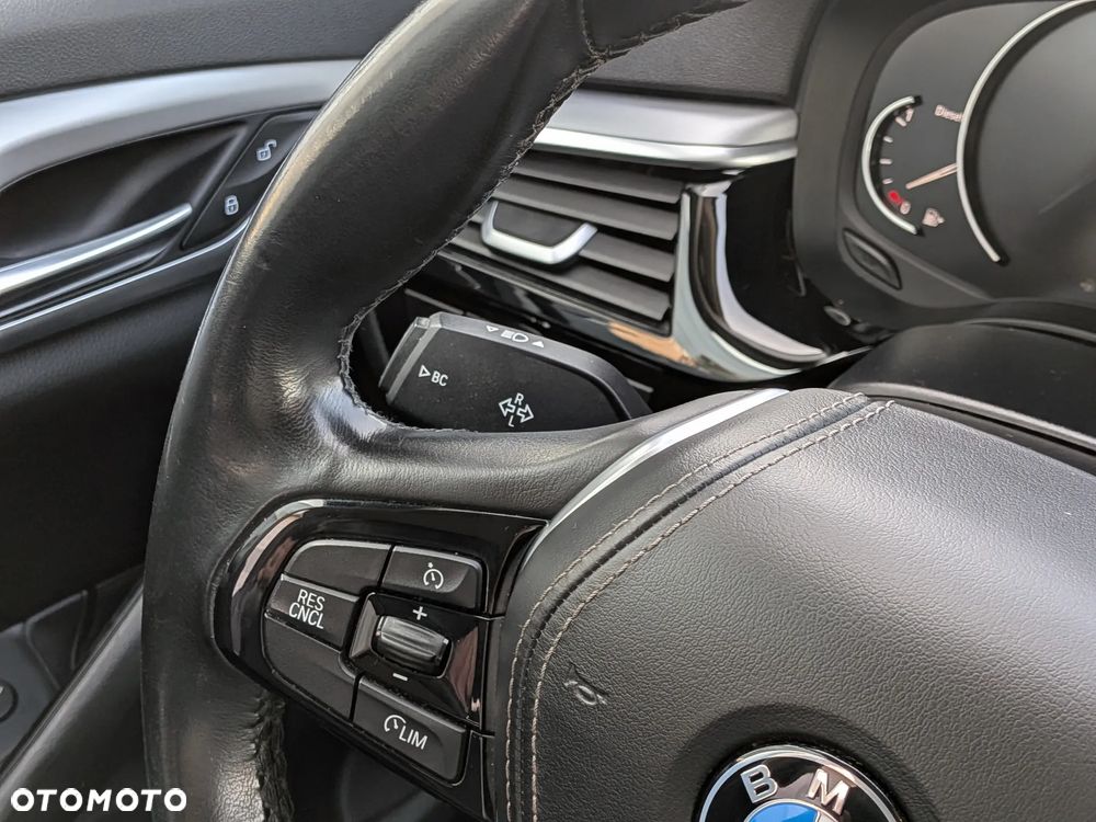 BMW Seria 5 520d - 32