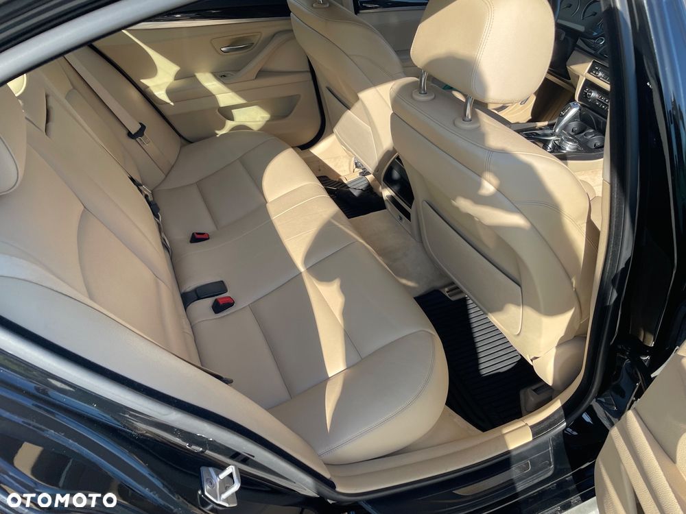 BMW Seria 5 520d xDrive - 24