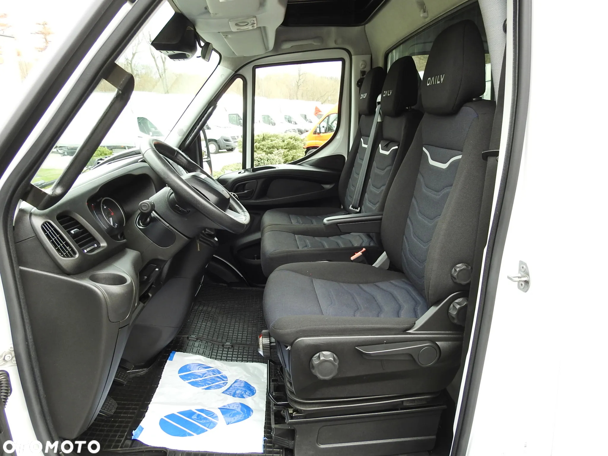 Iveco DAILY  35S18 PRITSCHE PLANE 10 PALETTEN WEBASTO TEMPOMAT LED LICHTER KLIMAANLAGE 180PS [ 437602 ] - 25