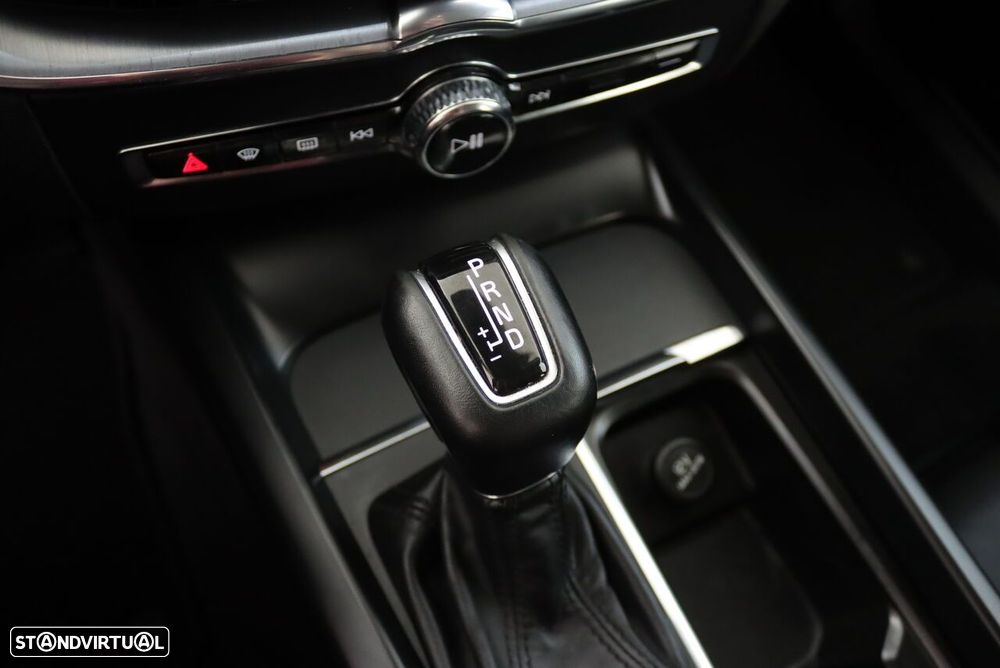 Volvo XC 60 2.0 D4 Inscription AWD Geartronic - 28