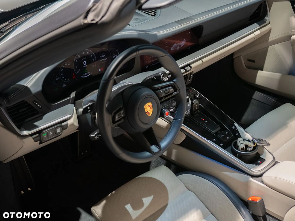 Porsche 911 Carrera GTS - 23