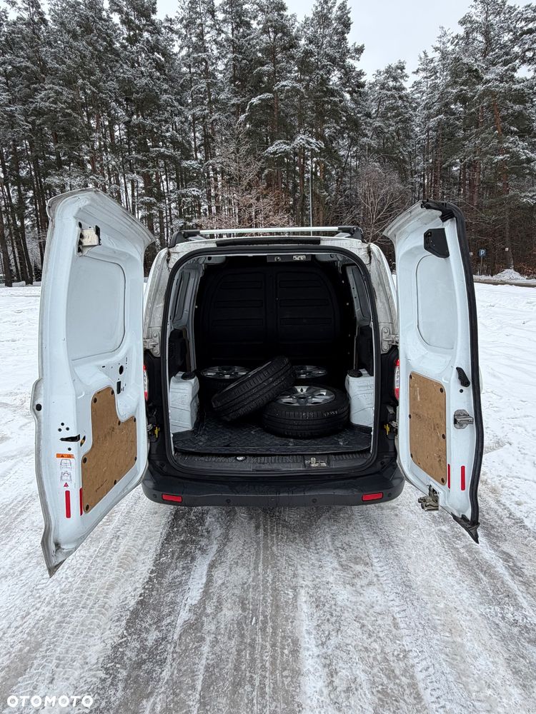 Ford Transit Courier - 11