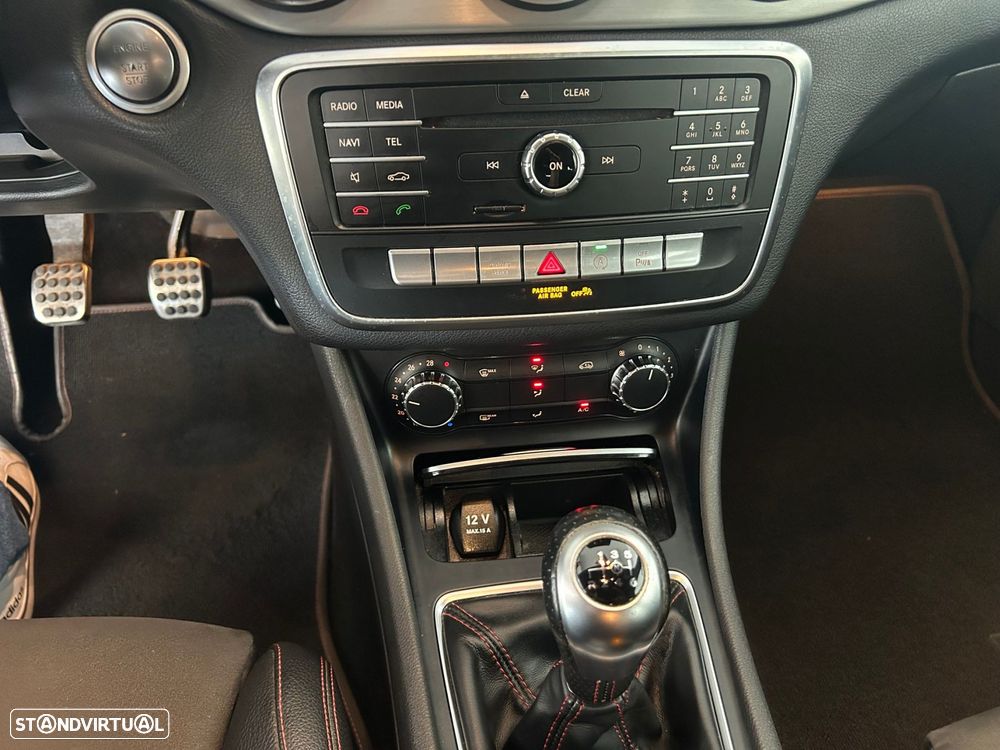 Mercedes-Benz CLA 200 d Shooting Brake AMG Line - 21