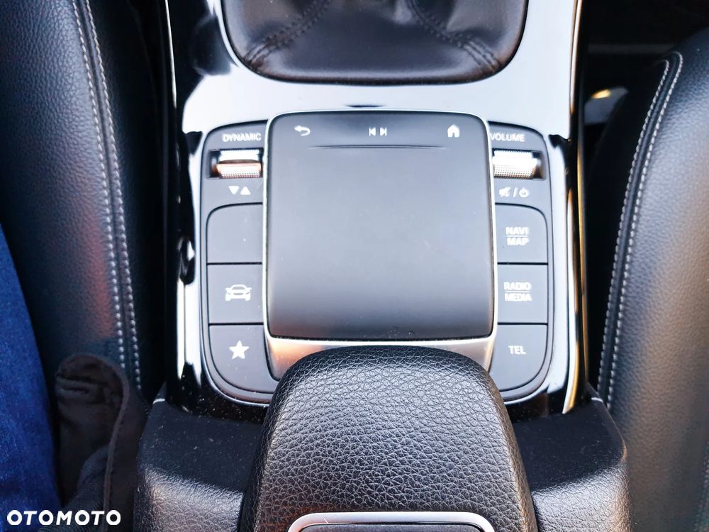 Mercedes-Benz CLA 180 d - 19