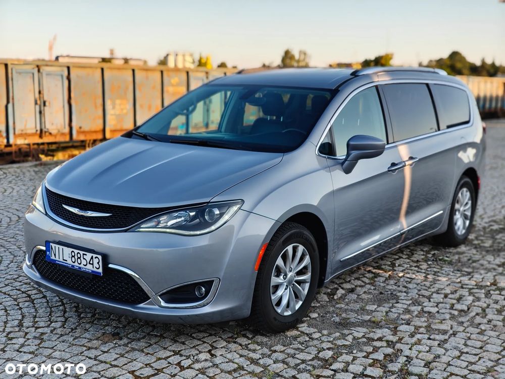 Chrysler Pacifica - 1