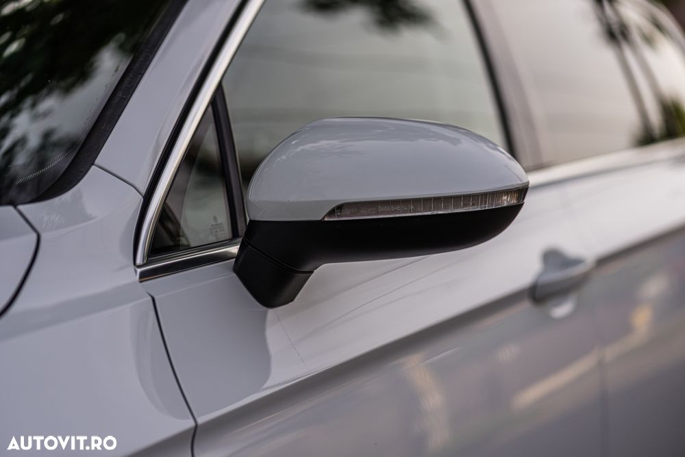 Volkswagen Passat Variant 2.0 TDI DSG R Executive - 13