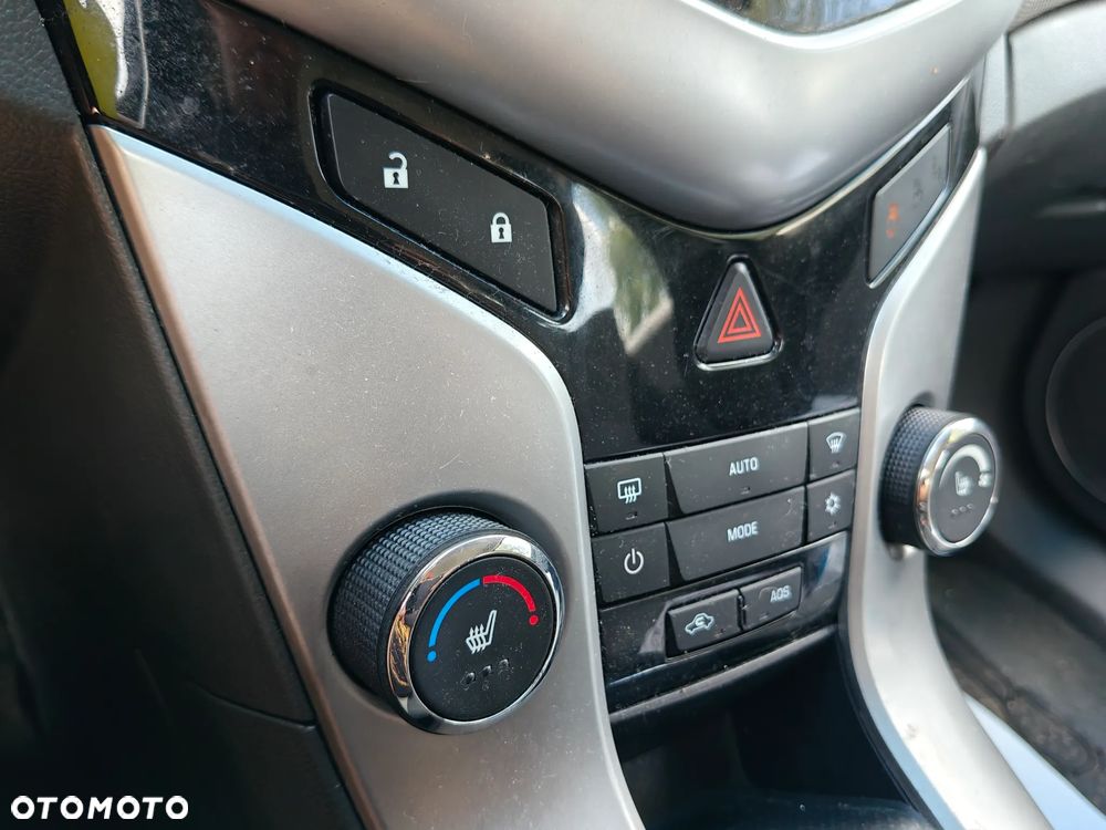 Chevrolet Cruze 2.0 LS - 24