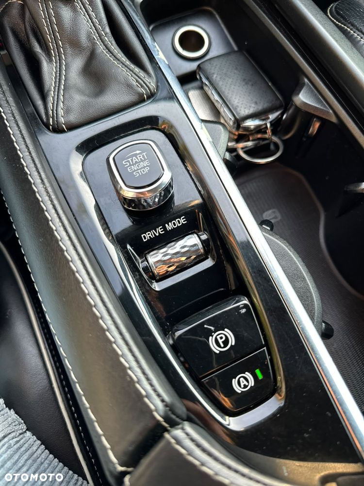 Volvo XC 90 T6 GPF AWD R-Design 7os - 25
