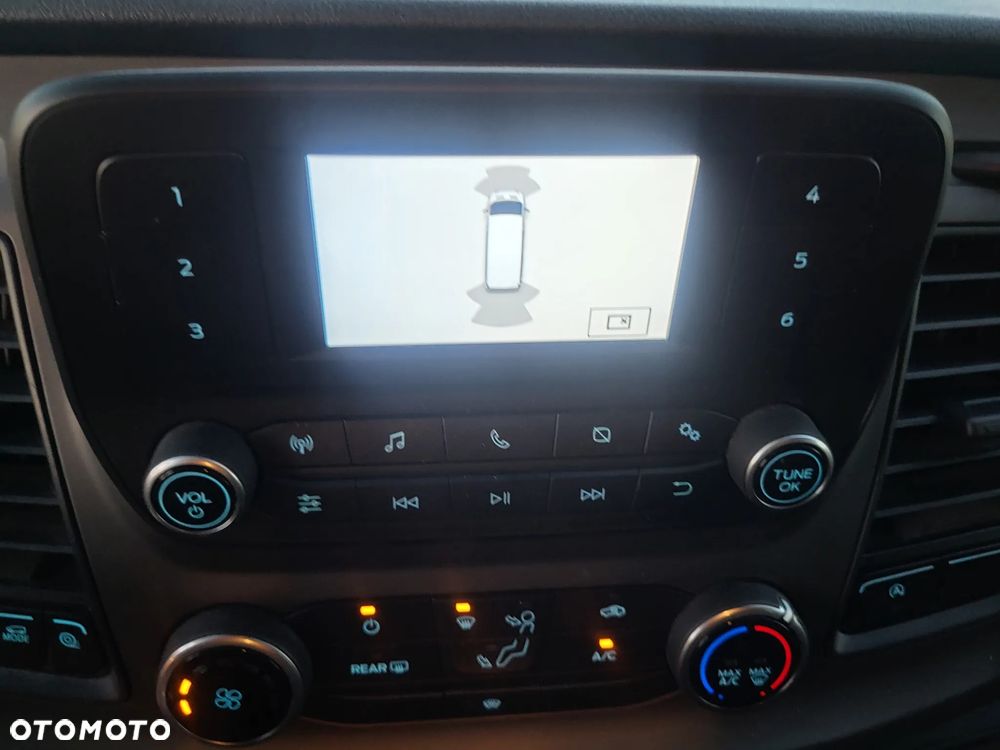 Ford Tourneo Custom - 8