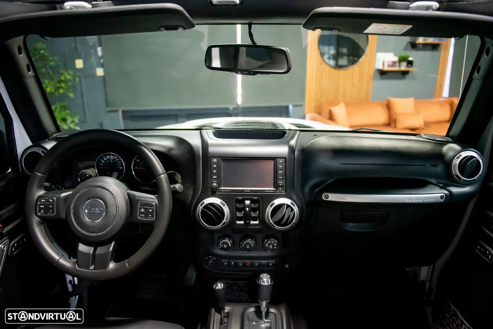 Jeep Wrangler Unlimited 2.8 CRD ATX Sahara Adventure Edition - 34