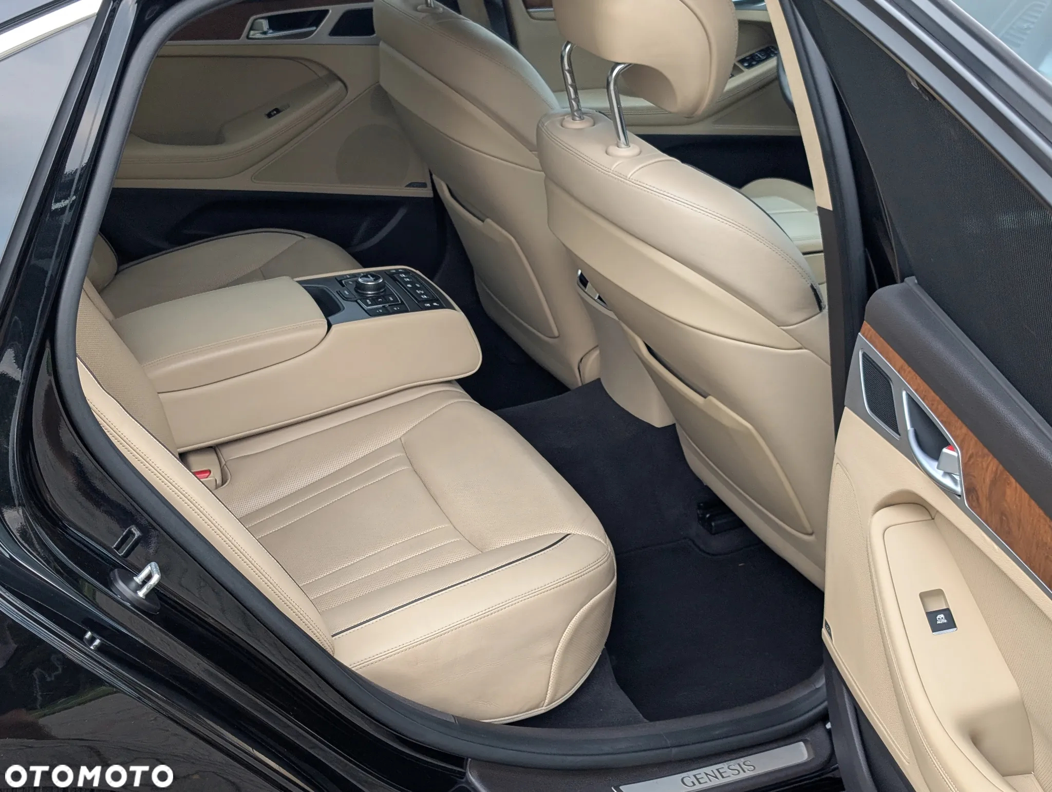 Hyundai Genesis 3.8 V6 GDI - 22