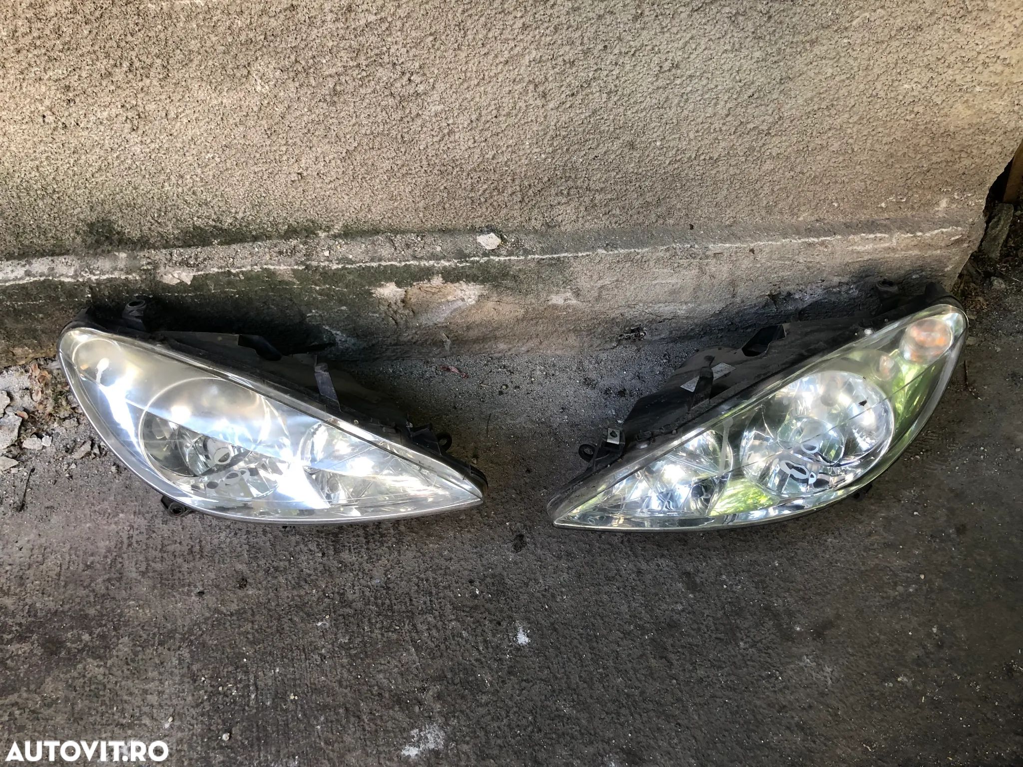 Far stanga/Far dreapta Peugeot 307 2002 - 1