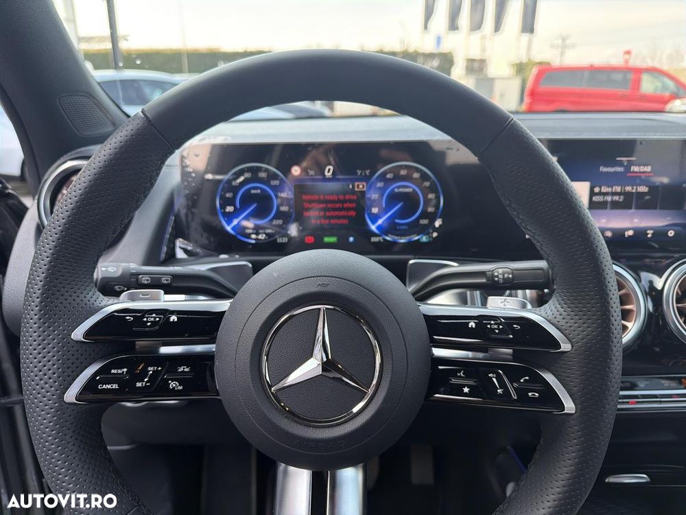 Mercedes-Benz EQB - 10