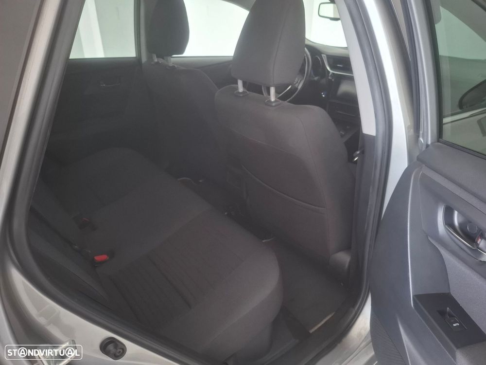 Toyota Auris Touring Sports 1.8 HSD Freestyle - 12