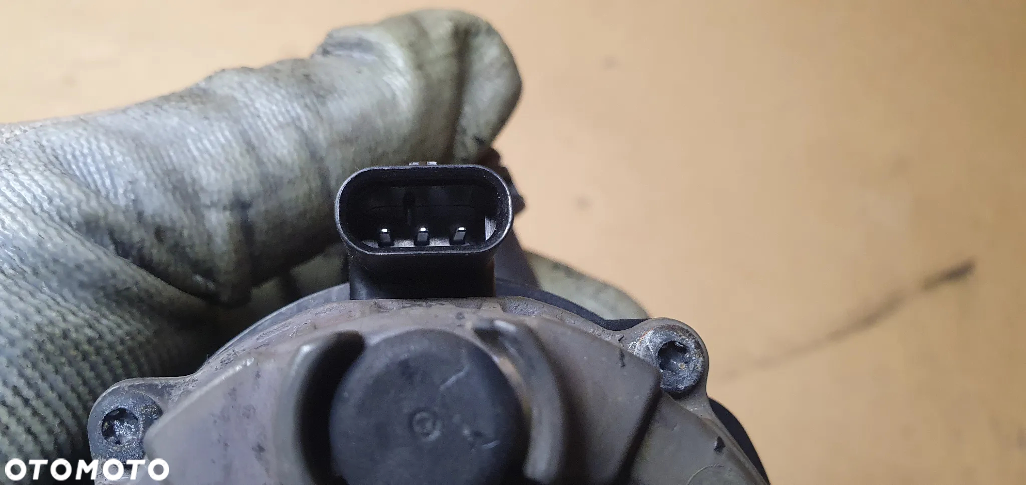Dodatkowa pompka obiegu wody elektrozawór BMW M5 G30 F90 8638237 - 5