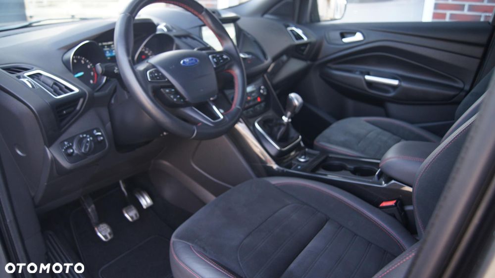 Ford Kuga 1.5 EcoBoost 2x4 ST-Line - 8
