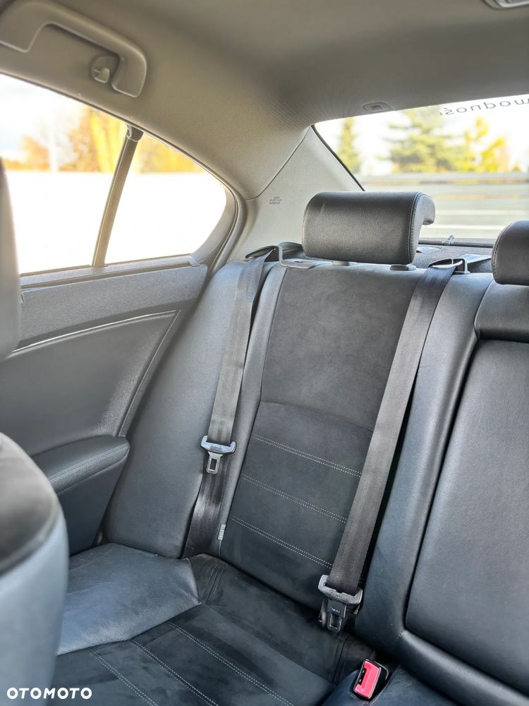 Toyota Avensis 2.2 D-4D Prestige - 17