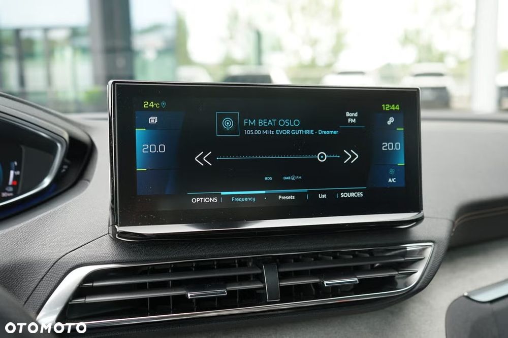 Peugeot 3008 1.6 PureTech HYbrid4 GT Line S&S EAT8 - 17