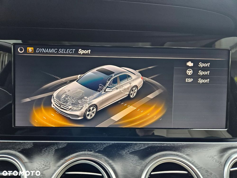 Mercedes-Benz Klasa E 220 d 4-Matic 9G-TRONIC - 30